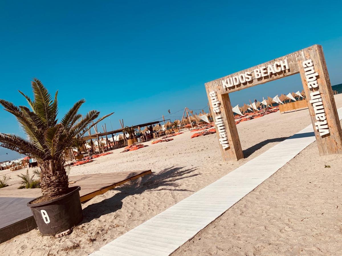 Mamaia Moonlight Apartment Екстер'єр фото