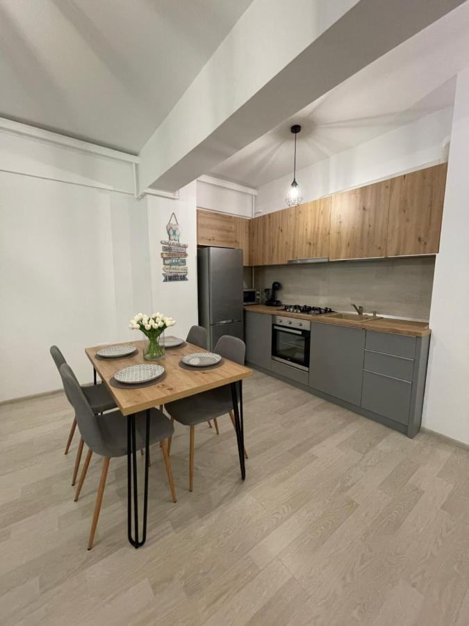 Mamaia Moonlight Apartment Екстер'єр фото